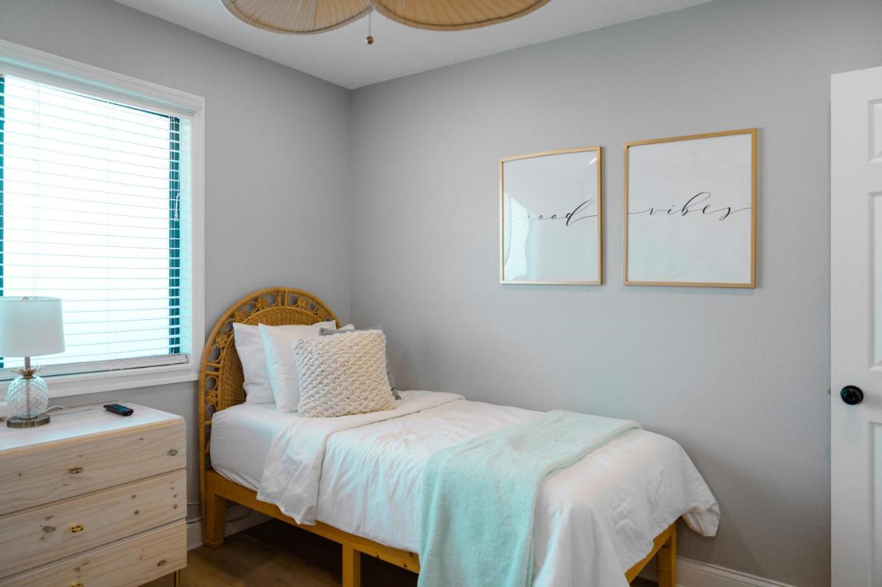 Luxury Villa 3 Blocks From The Beach With A Pool, Fire Pit And Outdoor Oasis Cap Carnaveral Extérieur photo